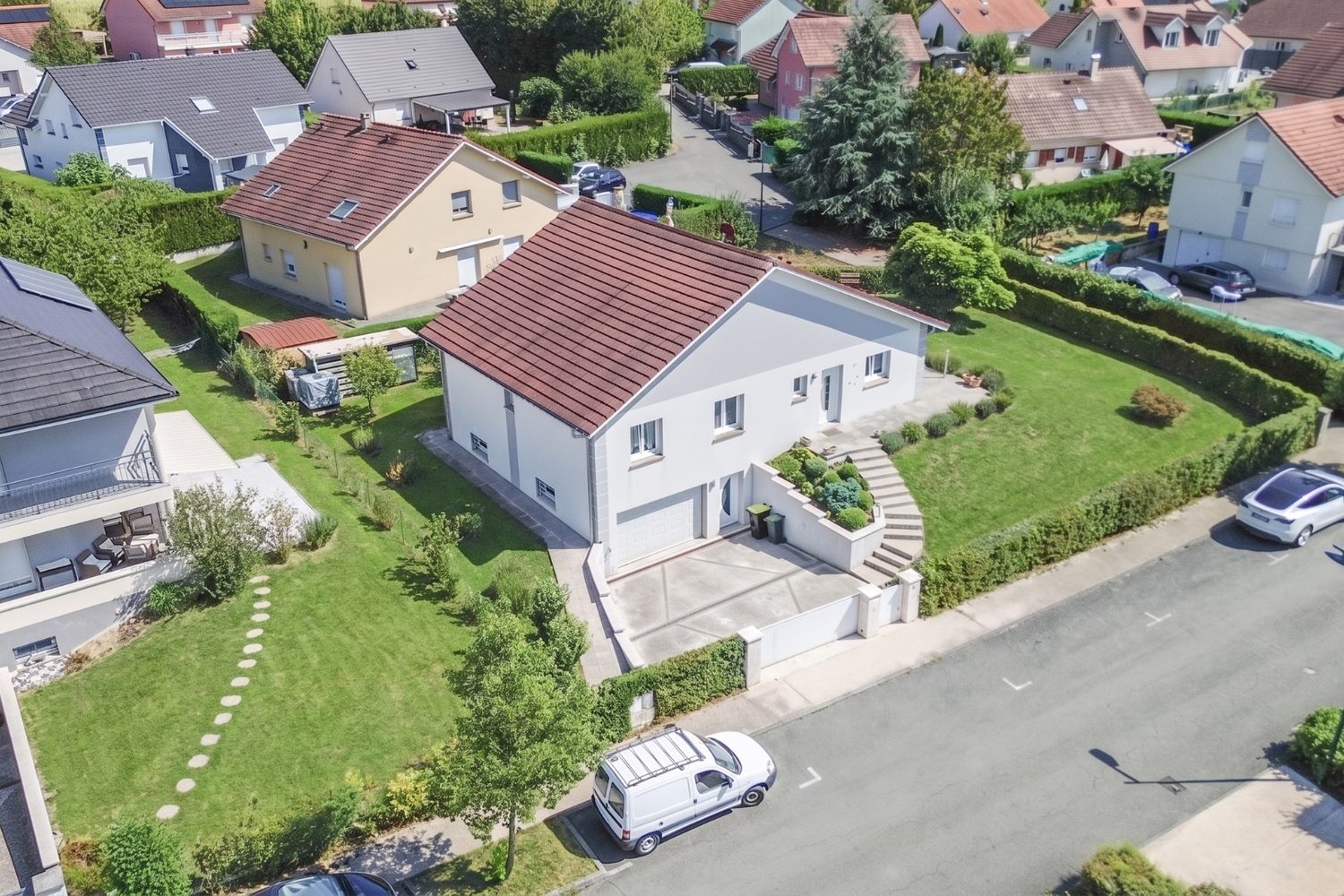 Vue aérienne oblique d’une maison