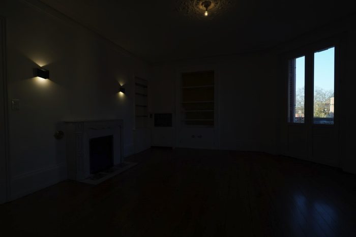 Exposition sombre